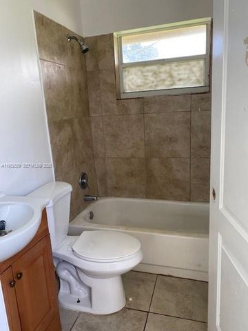 2746 Johnson St W, Hollywood, FL 33020