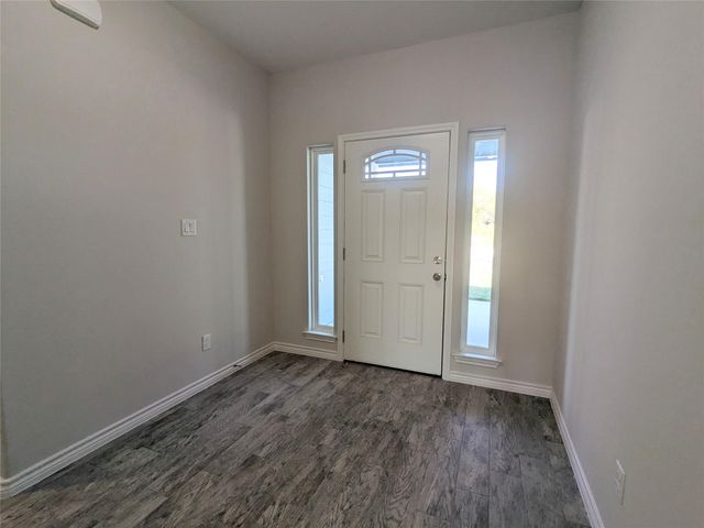 1712 E Avenue G, Lampasas, TX 76550