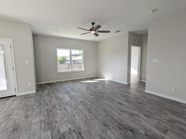 1712 E Avenue G, Lampasas, TX 76550