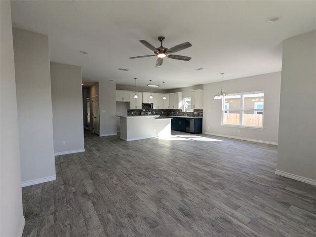 1712 E Avenue G, Lampasas, TX 76550