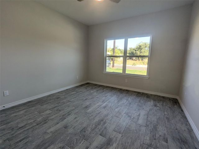 1712 E Avenue G, Lampasas, TX 76550