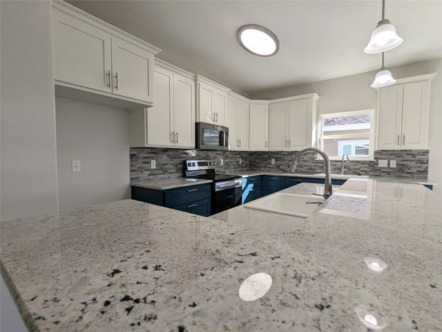 1712 E Avenue G, Lampasas, TX 76550