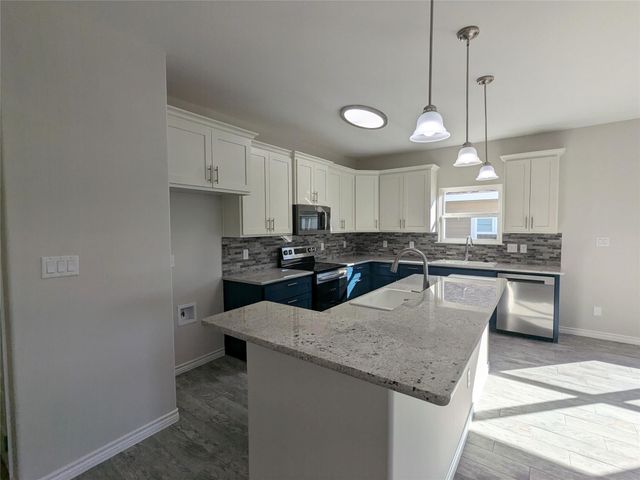 1712 E Avenue G, Lampasas, TX 76550