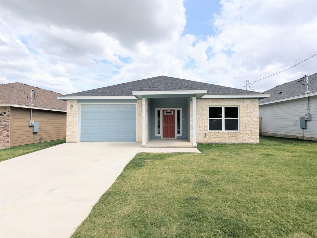 1712 E Avenue G, Lampasas, TX 76550