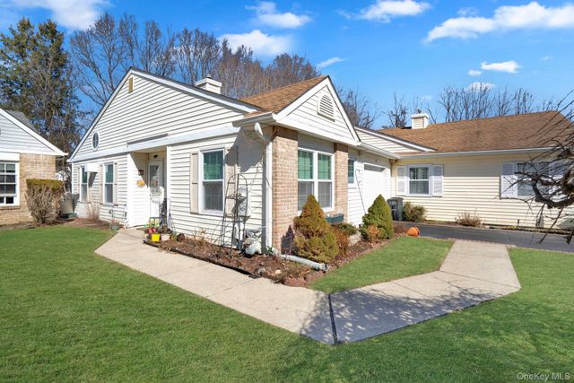 11 Chipmunk Trail, Coram, NY 11727