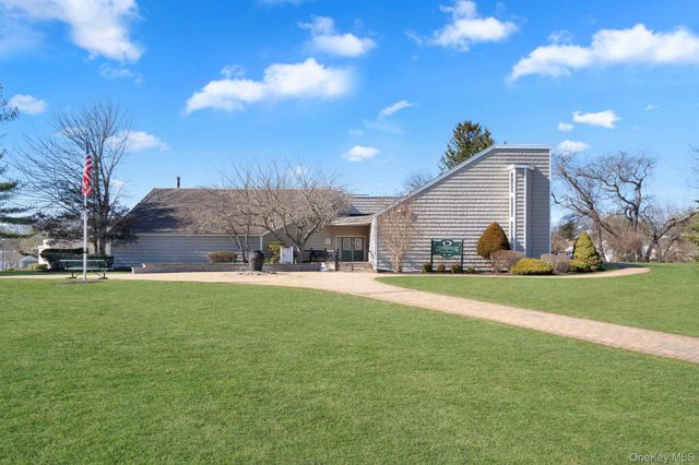 11 Chipmunk Trail, Coram, NY 11727