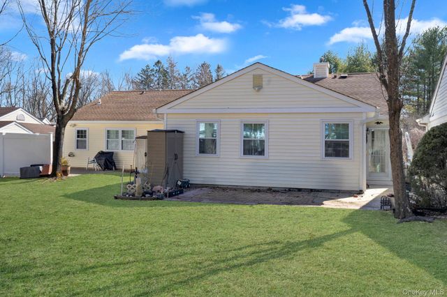 11 Chipmunk Trail, Coram, NY 11727