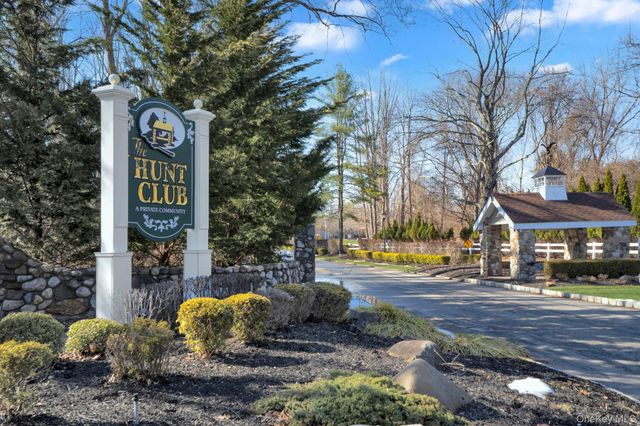 11 Chipmunk Trail, Coram, NY 11727