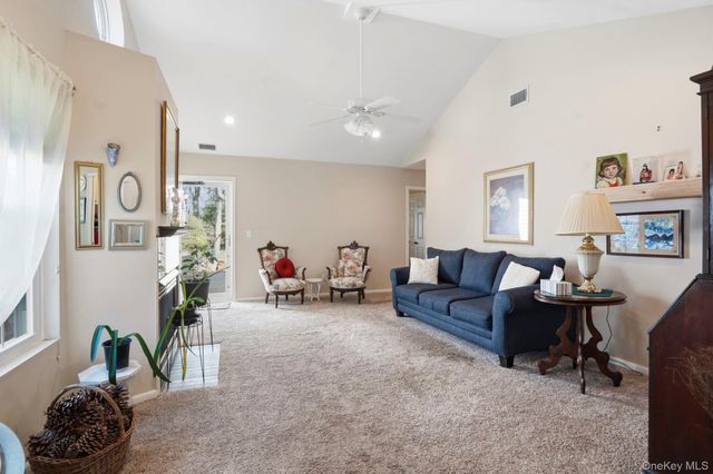 11 Chipmunk Trail, Coram, NY 11727