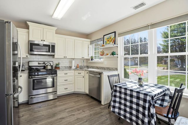 11 Chipmunk Trail, Coram, NY 11727