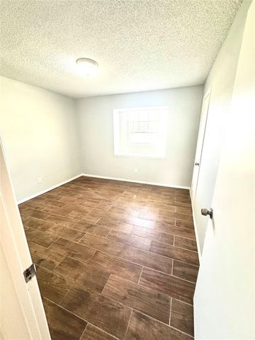 3831 Addicks Clodine Road, Houston, TX 77082