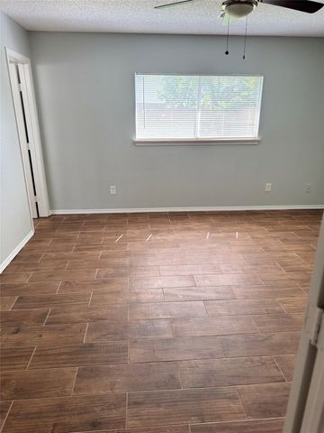 3831 Addicks Clodine Road, Houston, TX 77082