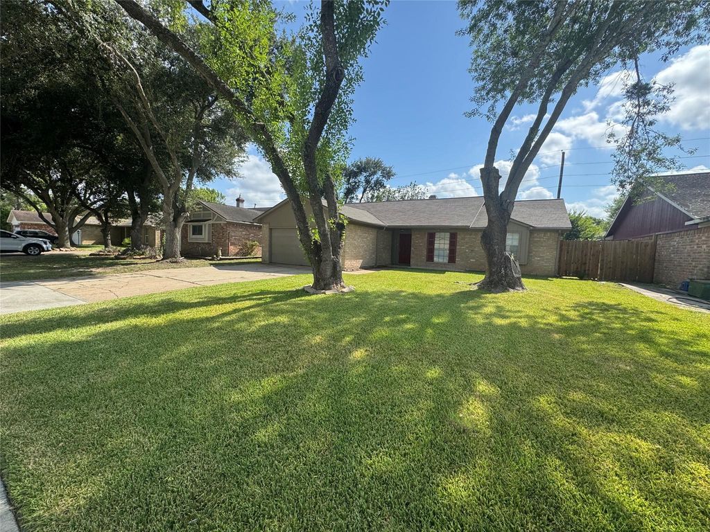 3831 Addicks Clodine Road, Houston, TX 77082