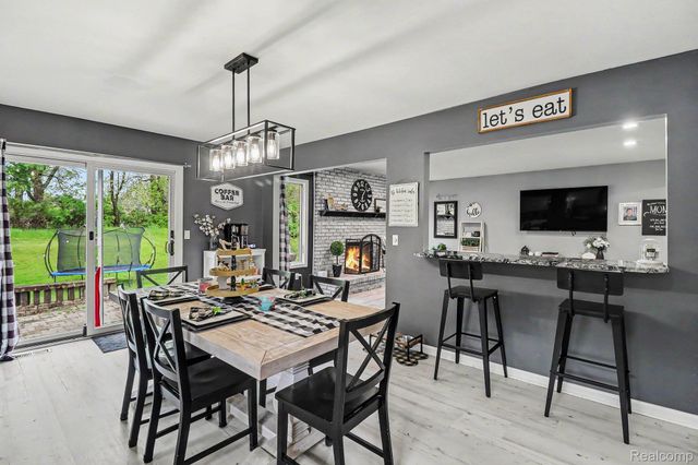 2770 Shady Hollow Drive, White Lake Charter Township, MI 48383