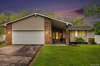 2770 Shady Hollow Drive, White Lake Charter Township, MI 48383