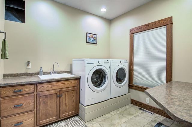 925 Bluffview Circle, Chippewa Falls, WI 54729