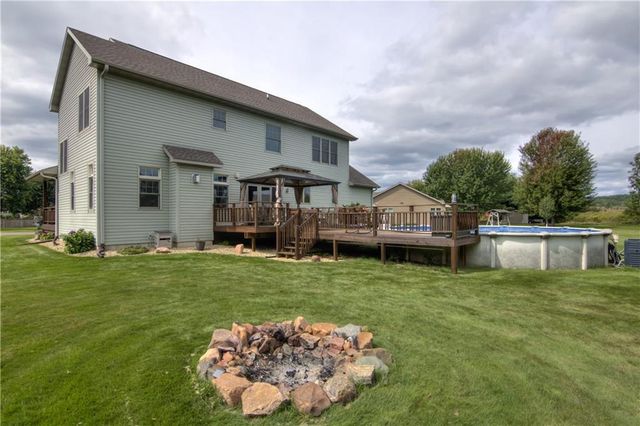 925 Bluffview Circle, Chippewa Falls, WI 54729