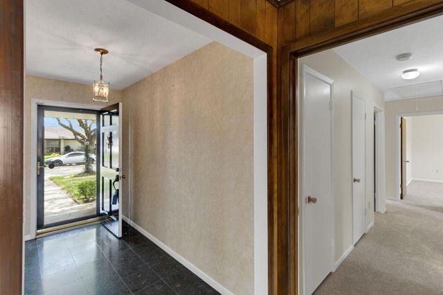 2206 Cedar Creek Drive, Baytown, TX 77520