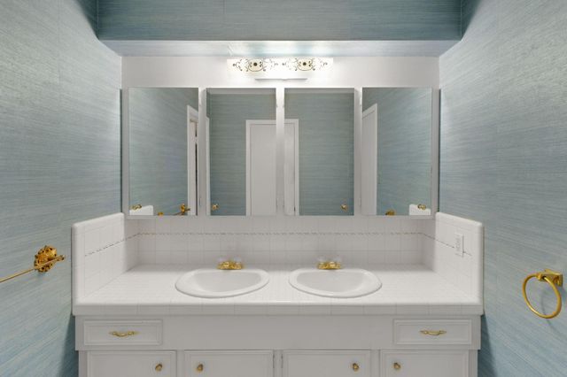 2206 Cedar Creek Drive, Baytown, TX 77520