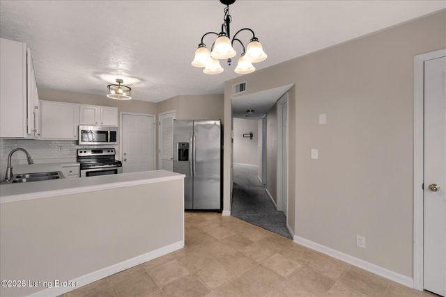 3907 Pinoak View Ct, Louisville, KY 40299