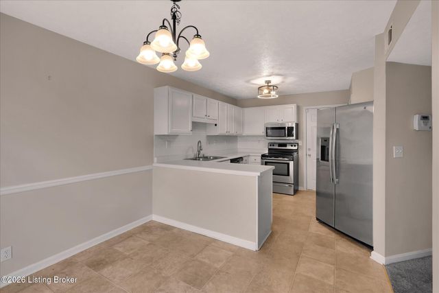 3907 Pinoak View Ct, Louisville, KY 40299