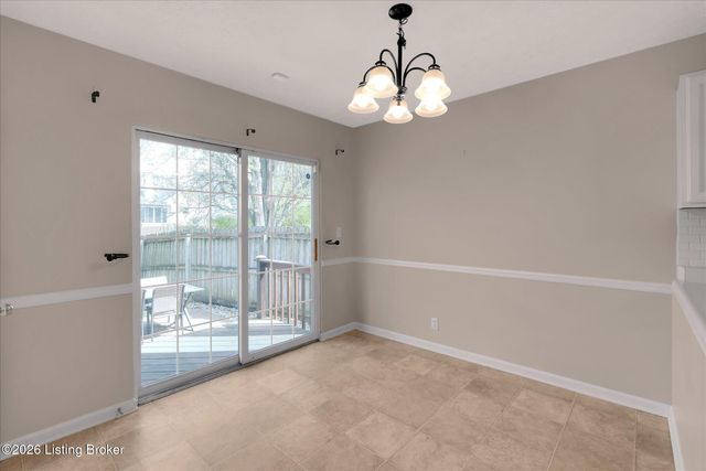 3907 Pinoak View Ct, Louisville, KY 40299