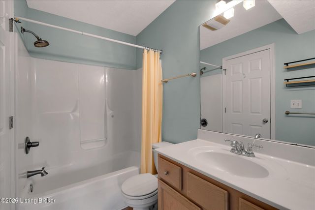 3907 Pinoak View Ct, Louisville, KY 40299