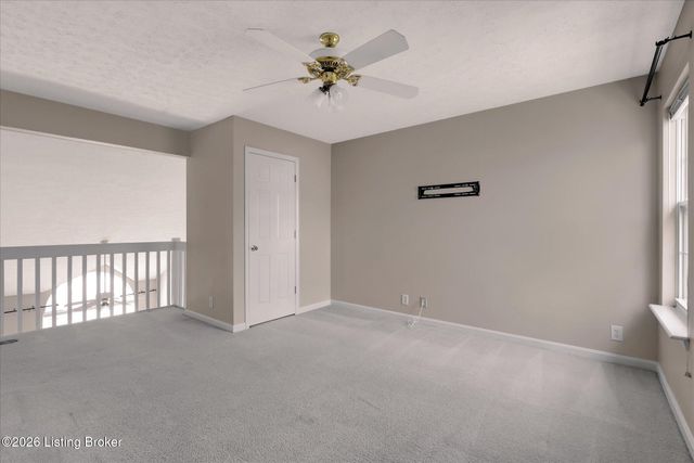 3907 Pinoak View Ct, Louisville, KY 40299