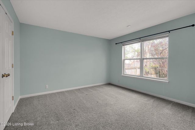 3907 Pinoak View Ct, Louisville, KY 40299