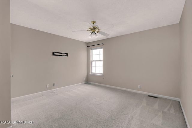 3907 Pinoak View Ct, Louisville, KY 40299