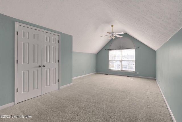 3907 Pinoak View Ct, Louisville, KY 40299