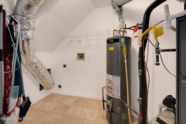 3907 Pinoak View Ct, Louisville, KY 40299