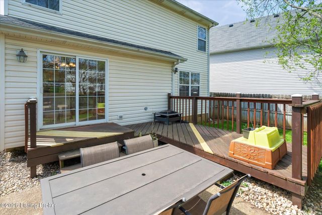 3907 Pinoak View Ct, Louisville, KY 40299