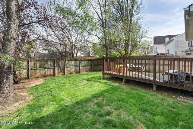 3907 Pinoak View Ct, Louisville, KY 40299