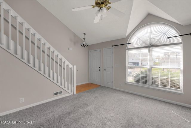 3907 Pinoak View Ct, Louisville, KY 40299