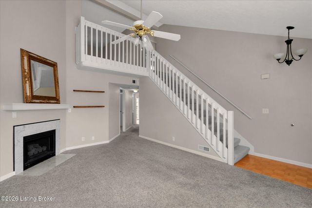 3907 Pinoak View Ct, Louisville, KY 40299