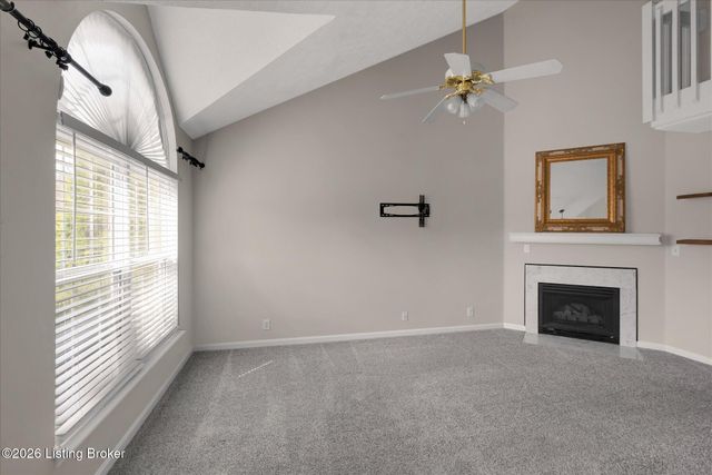 3907 Pinoak View Ct, Louisville, KY 40299