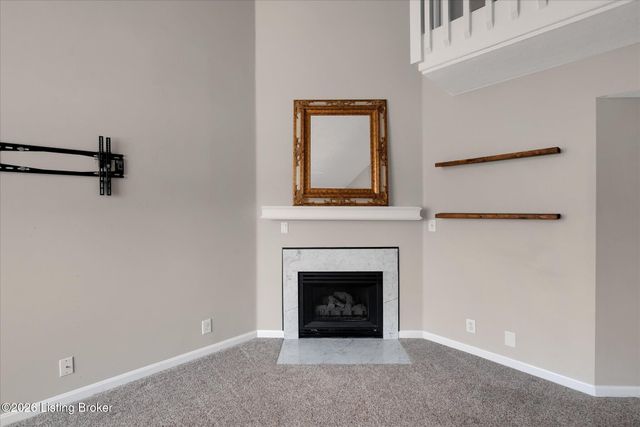 3907 Pinoak View Ct, Louisville, KY 40299