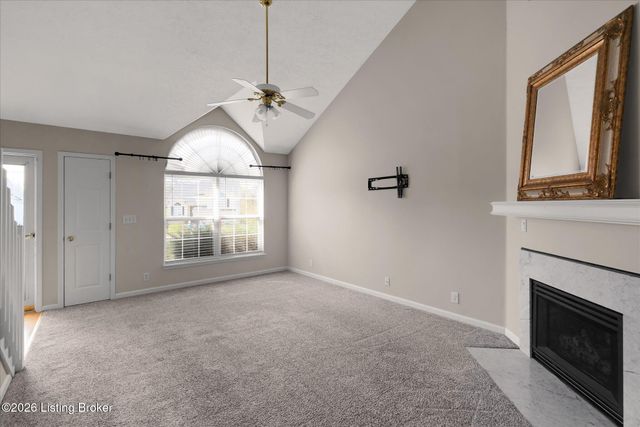 3907 Pinoak View Ct, Louisville, KY 40299