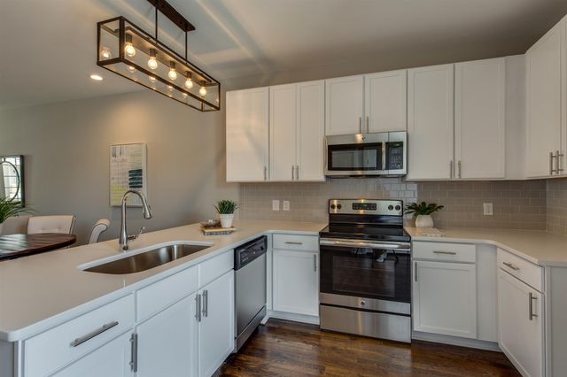 217 Porter Village Cir, Nashville, TN 37206