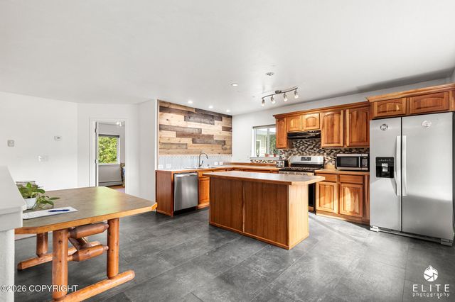 5020 N Ahina Circle, Wasilla, AK 99654