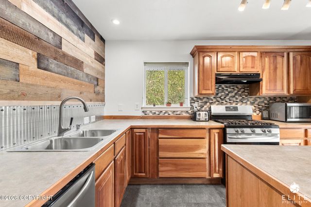5020 N Ahina Circle, Wasilla, AK 99654
