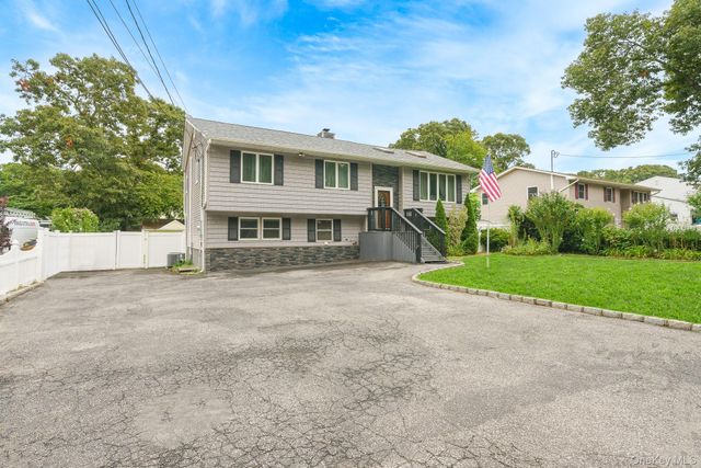 341 Avenue B, Ronkonkoma, NY 11779