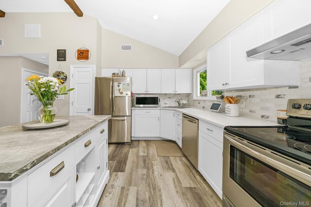 341 Avenue B, Ronkonkoma, NY 11779