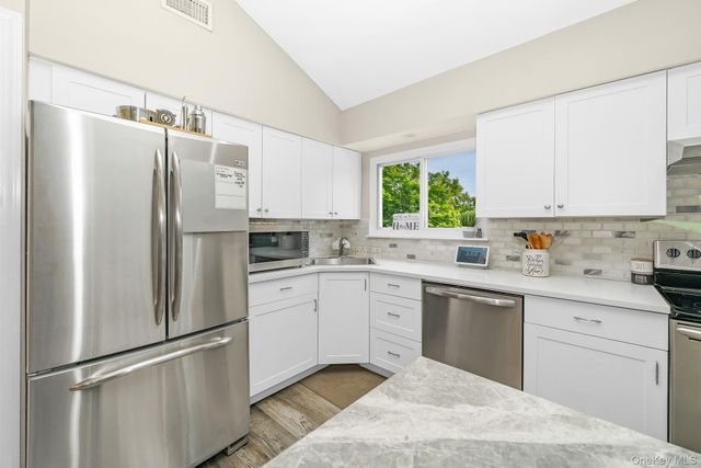 341 Avenue B, Ronkonkoma, NY 11779