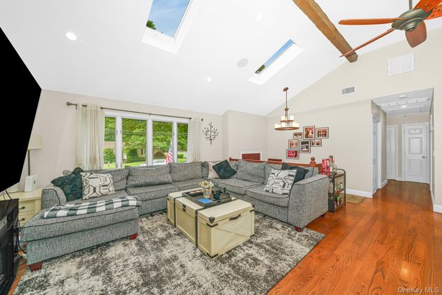 341 Avenue B, Ronkonkoma, NY 11779