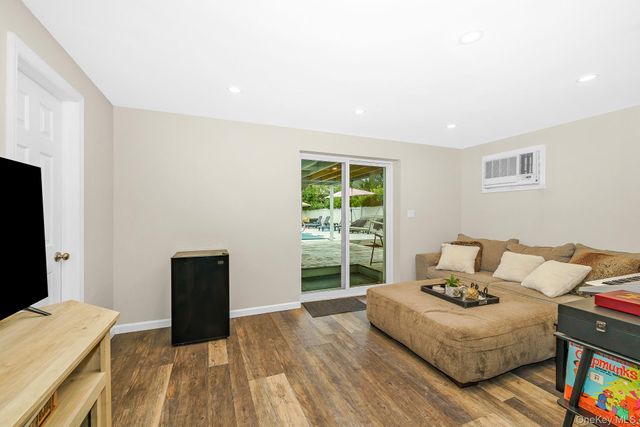 341 Avenue B, Ronkonkoma, NY 11779