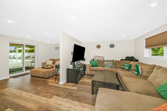 341 Avenue B, Ronkonkoma, NY 11779