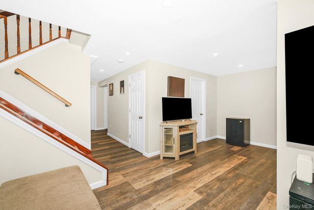 341 Avenue B, Ronkonkoma, NY 11779