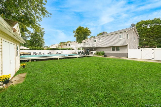 341 Avenue B, Ronkonkoma, NY 11779